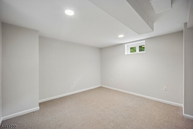 Building Photo - 11 Wordsworth Rd