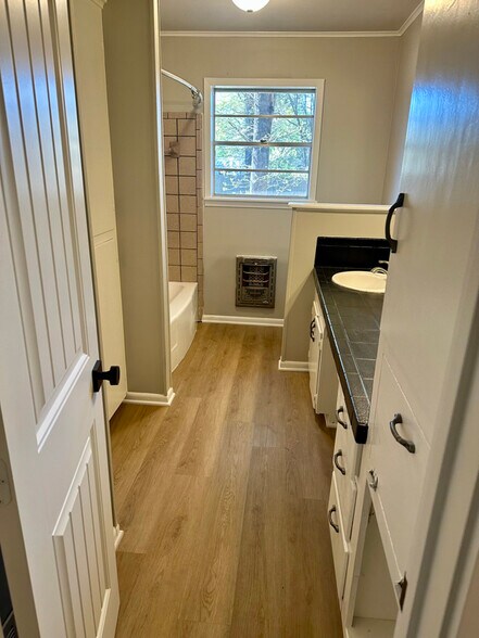 Building Photo - 412 Helane Ln