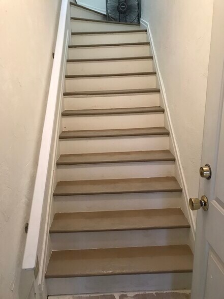 Building Photo - 507 6th St