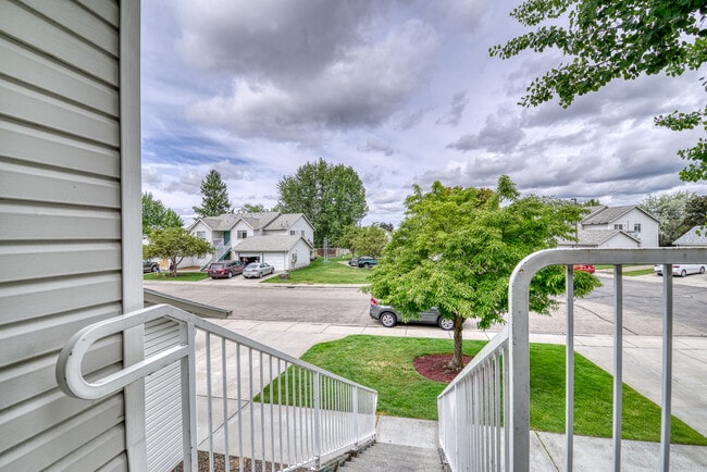 Building Photo - 1438 N Bluff Pl