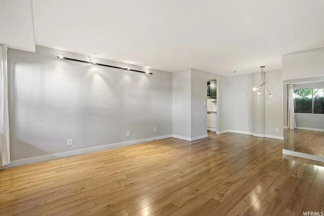 Building Photo - 87 W 300 N