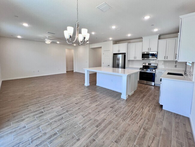 Building Photo - $2,550 Armstrong & Olive, 3 Bedroom - E. W...