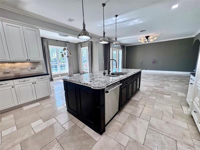 Building Photo - 1744 SE 9th St