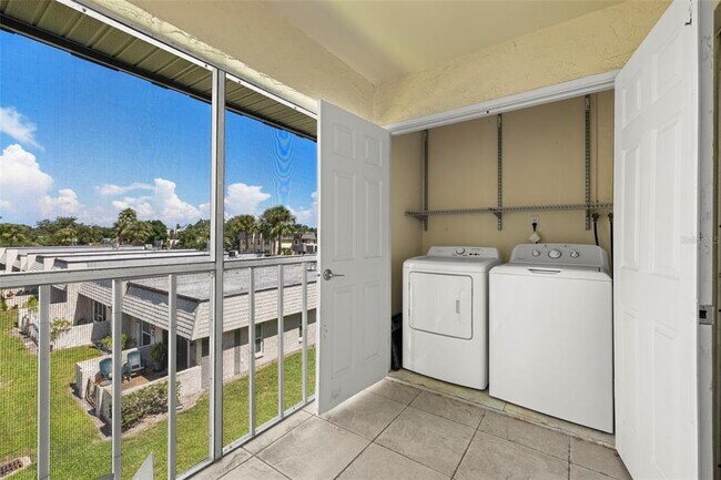 Building Photo - 8699 Bardmoor Blvd
