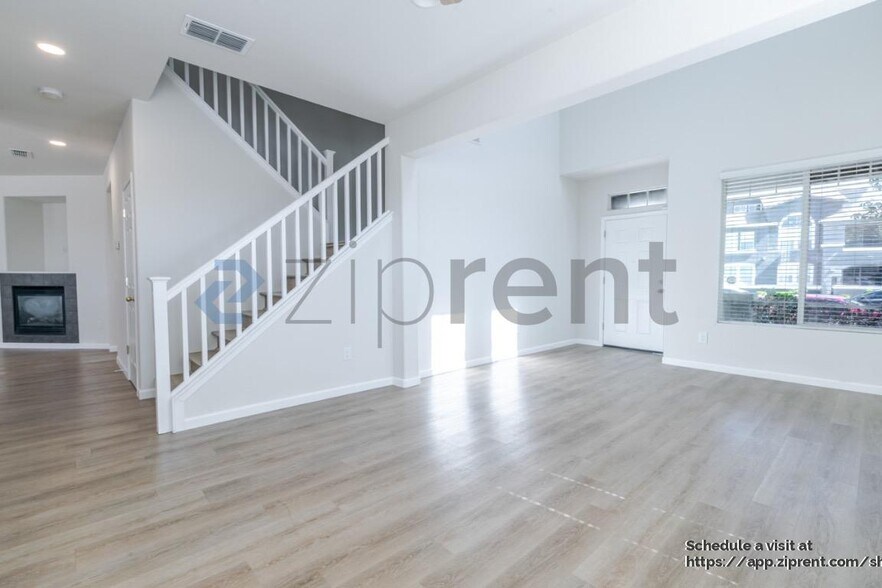 Building Photo - 3301 Myna Way