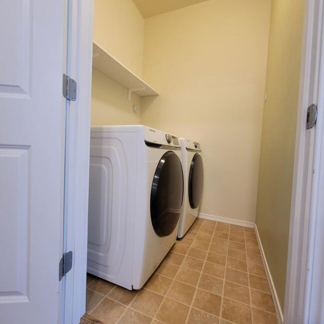 Building Photo - 4 Bedroom plus den, Lacey/Meridian Campus Home for Rent