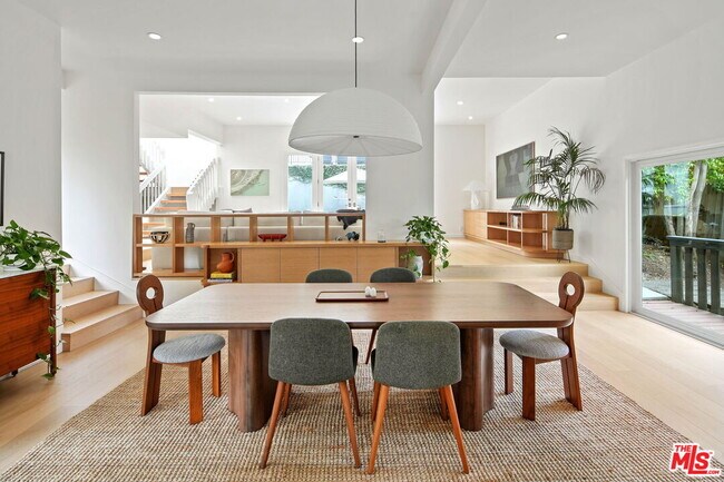 Building Photo - 2418 Canyon Oak Dr