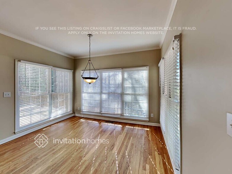 Building Photo - 915 Laurel Crest Dr