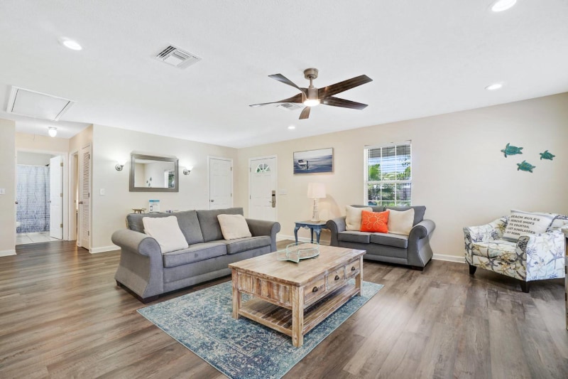 Building Photo - 22609 Sunset Ave