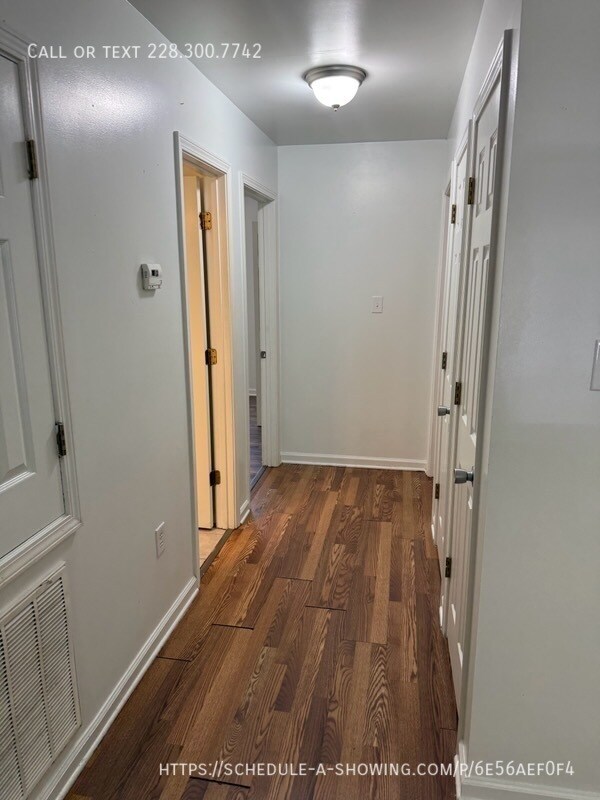 Building Photo - 124 30th 1/2 St-B