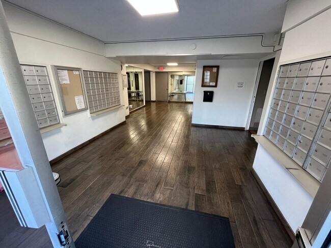 Building Photo - Pearl Ridge Gardens & Tower (Aiea) - 1 bedroom, 1 parking, swimming pool, and AC