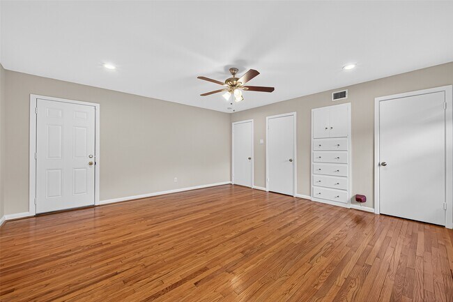 Building Photo - 7223 Alderney Dr