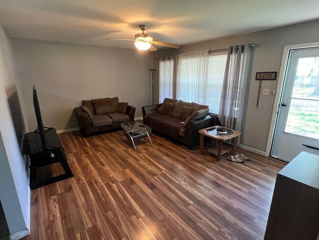Building Photo - 3 Bedroom Ranch in Southwood - Available S...