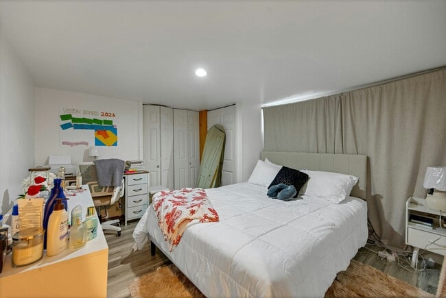 Building Photo - 460 Orchard St