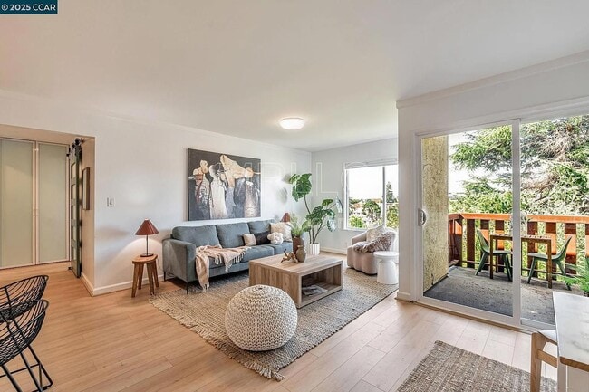 Building Photo - 233 Orange St