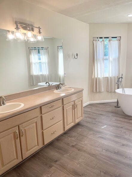 Master Bathroom - 562 Pheasant Way