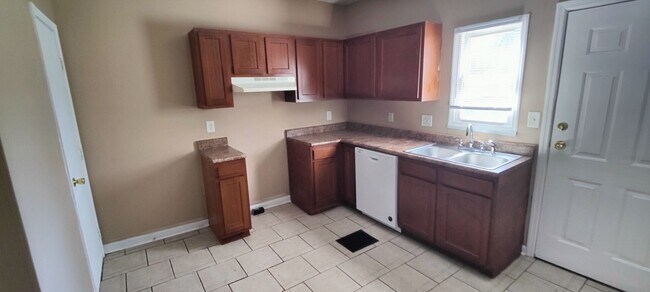 Building Photo - 1520 Lawn Ave