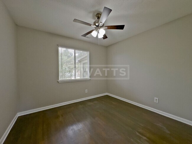 Building Photo - 3-Bedroom Home in Midfield
