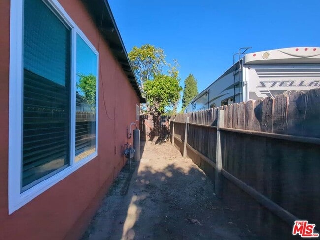 Building Photo - 6656 Swan St