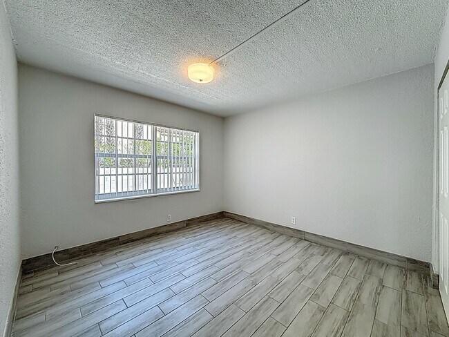 Building Photo - 337 Kenilworth Blvd