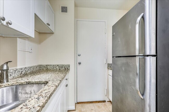 Building Photo - 10401 Grosvenor Pl