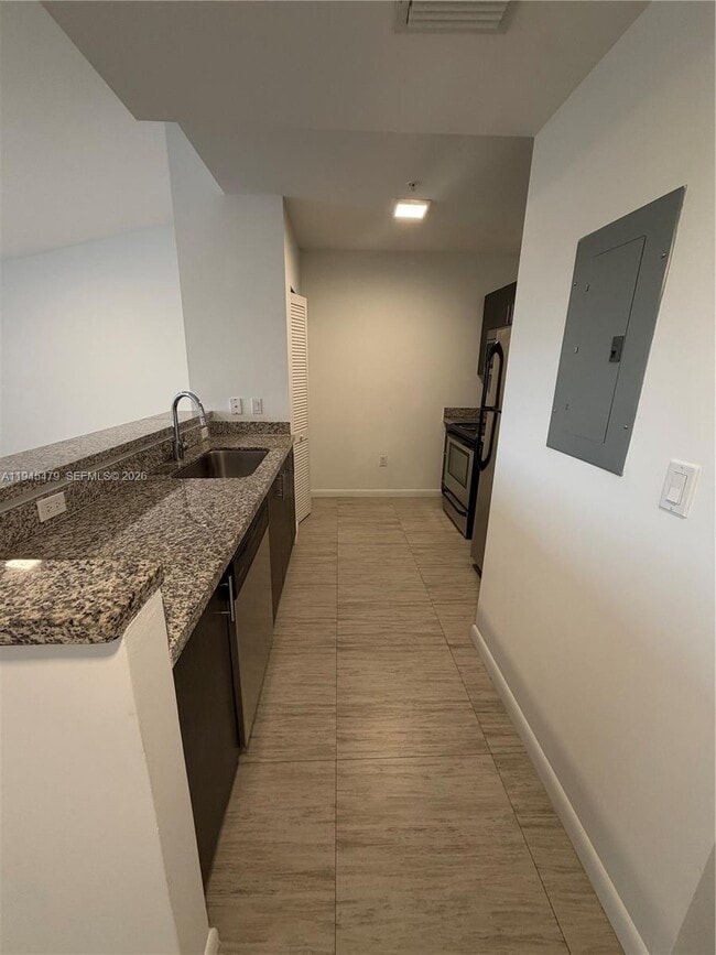 Building Photo - 1801 SW 32nd Ave