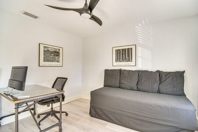 Building Photo - 5172 Coquina Key Dr SE