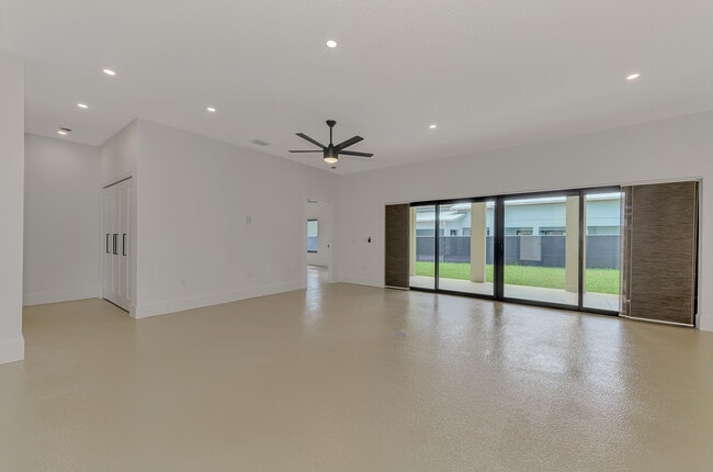 Building Photo - 2144 Webber St