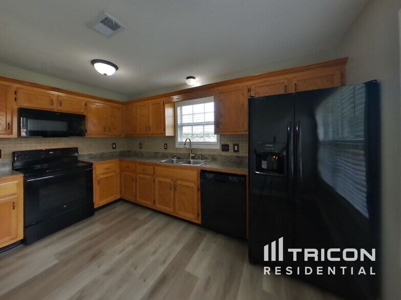 Building Photo - 1498 Wilderness Way