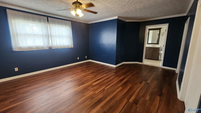 Building Photo - 11402 Hillwood Dr SE