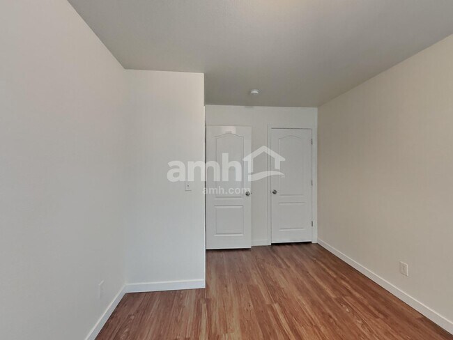 Building Photo - 1405 W Chance Ct