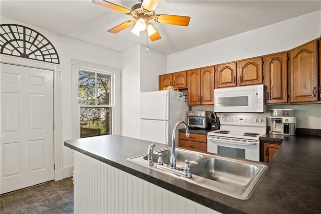 Building Photo - 14 Greenough Pl