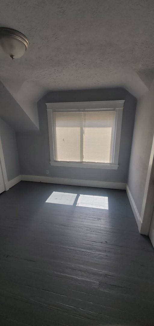 Building Photo - Charming 4-Bedroom Property in Prime Location