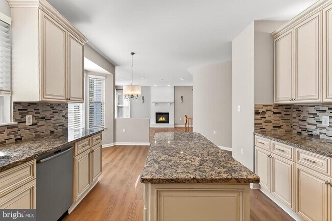 Building Photo - 2410 Dakota Lakes Dr