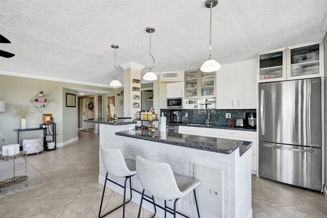 Building Photo - 1301 River Reach Dr