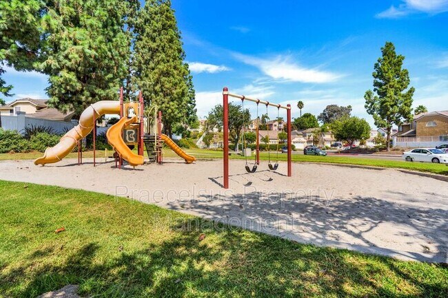 Building Photo - 2035 Lakeridge Cir