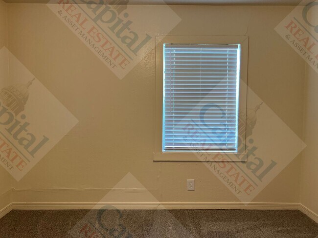 Building Photo - 806 Bell Dr