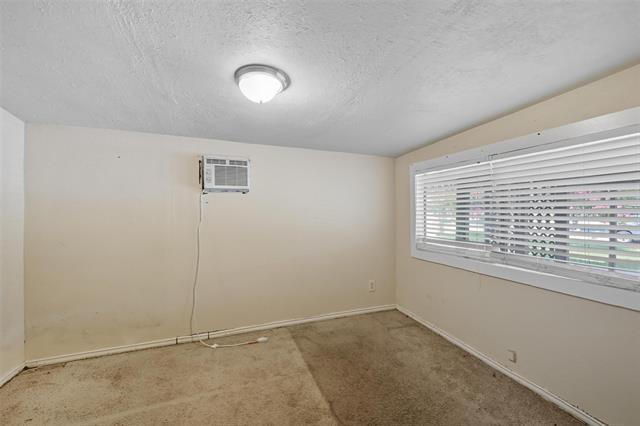 Building Photo - 1025 E Chaffin St