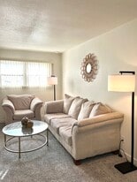 Building Photo - 1526 Lake Elmo Dr