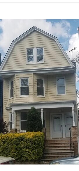 Building Photo - 489 Norwood St