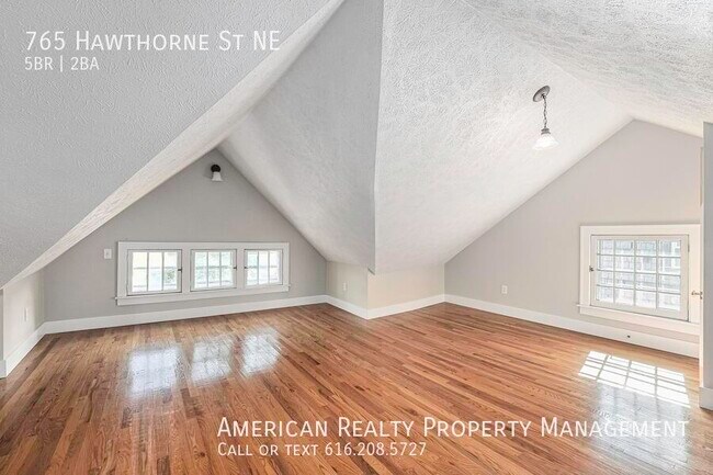 Building Photo - 765 Hawthorne St NE