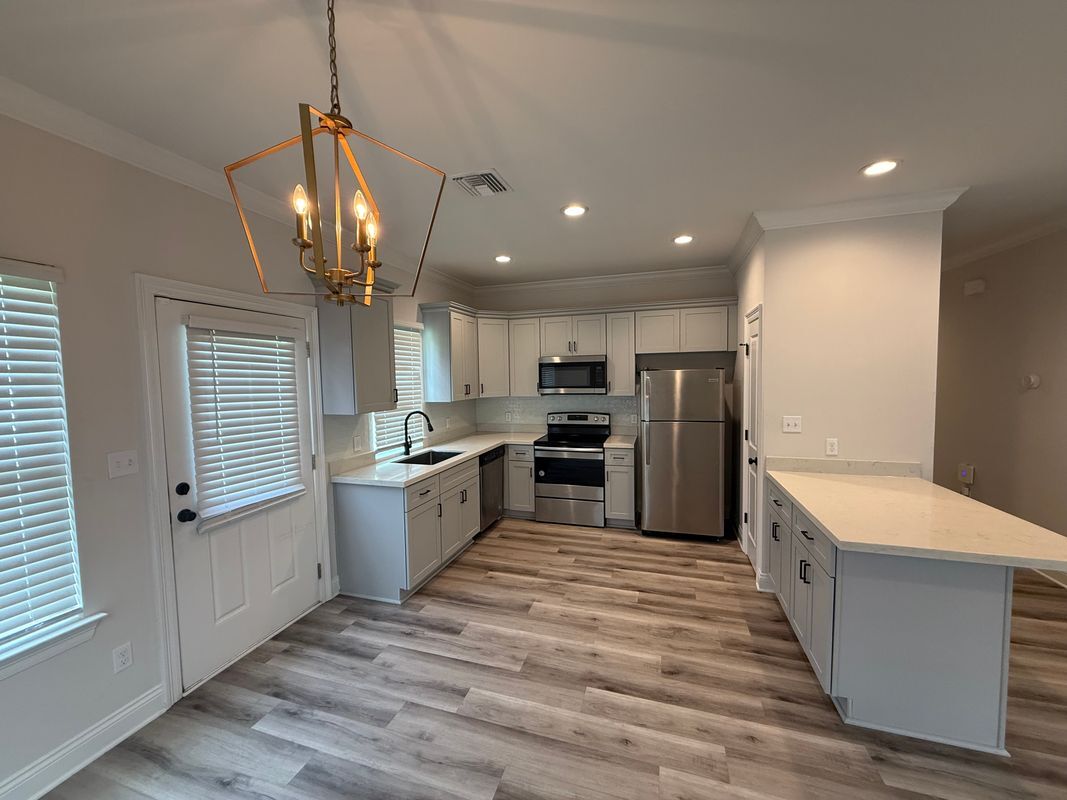 Building Photo - 57415 Oak Ave