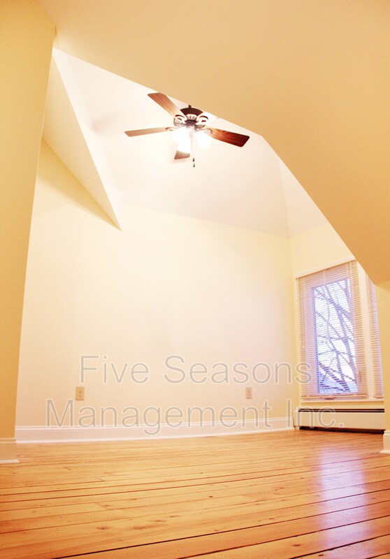 Building Photo - 40 Intervale Ave