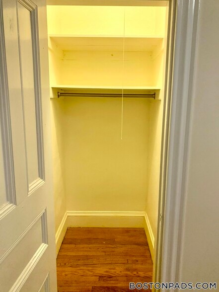 Building Photo - 504 Beacon St