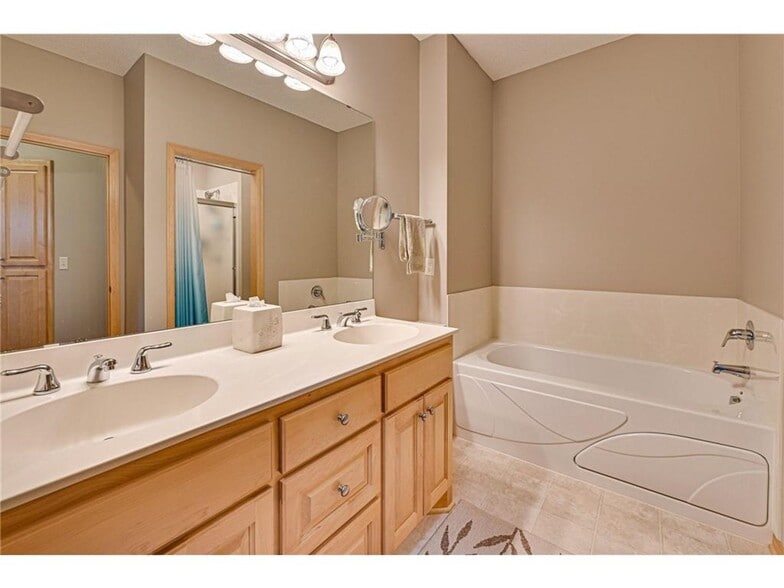 Building Photo - 2717 Lindsey Ct