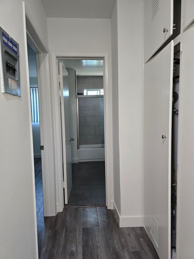 Building Photo - 3373 #6