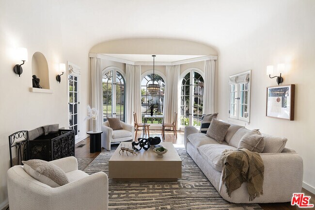 Building Photo - 131 S Martel Ave