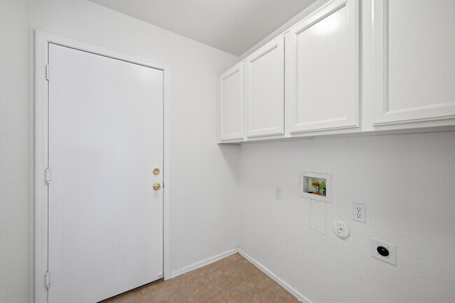 Building Photo - 7319 W Eugie Ave