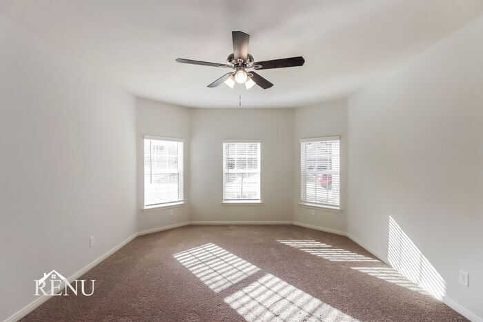 Building Photo - 10445 Sweetwater Creek Dr