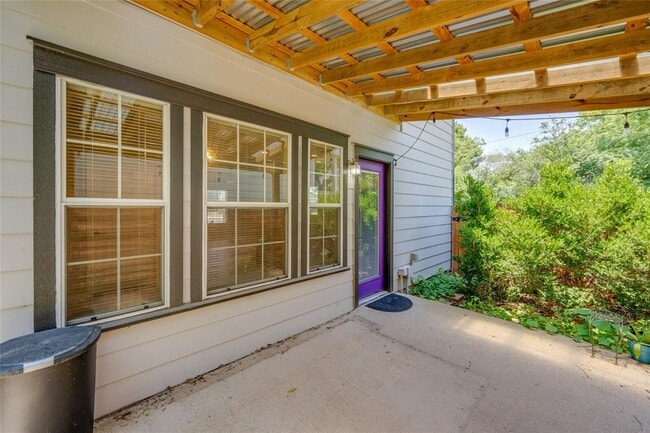 Building Photo - 3000 Prado St